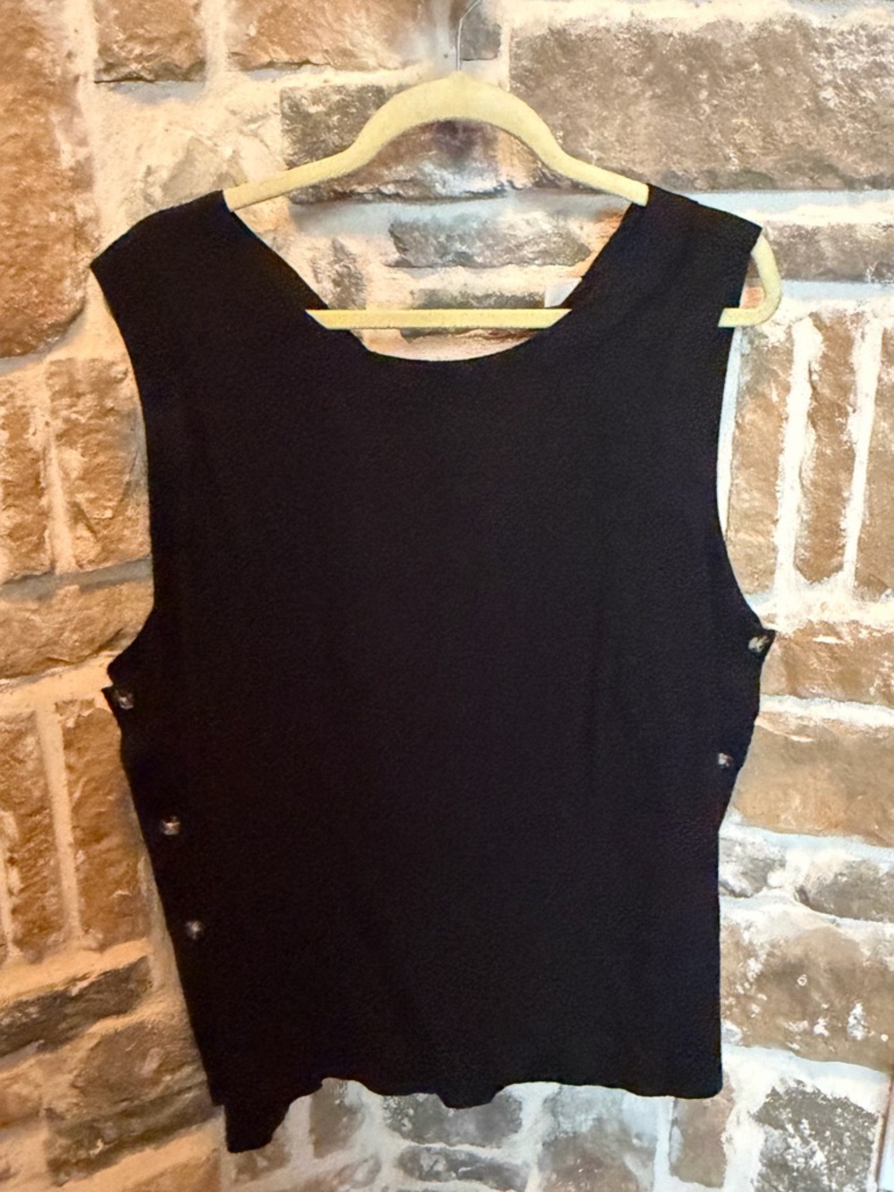 Universal thread Classic Black Sleeveless Button-Side Tank Top